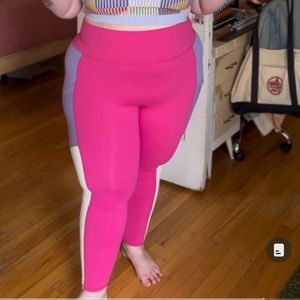 NWT Fabletics color block legging